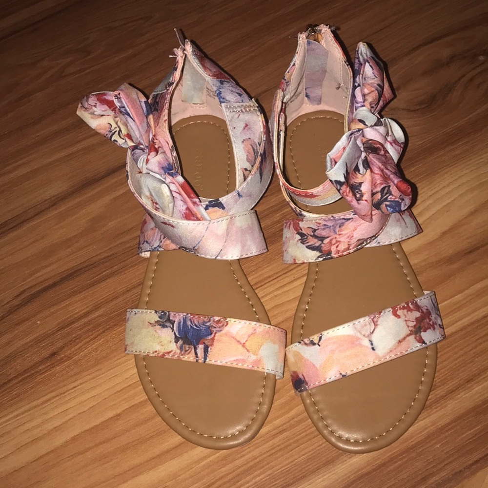 Sandals - Picture 3 of 3